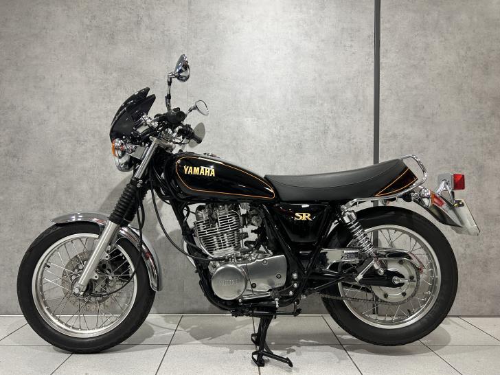 YAMAHA SR400