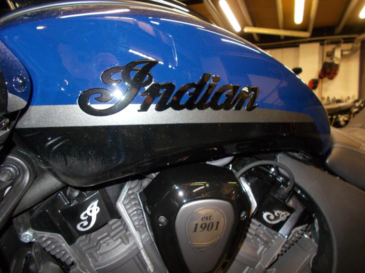 Indian Motorcycle PURSUIT DARK HORSE 