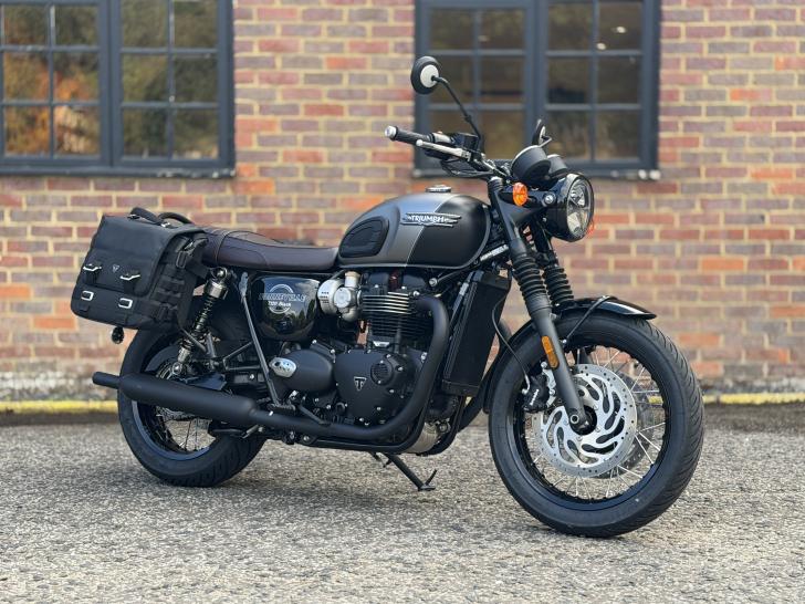 Triumph BONNEVILLE T120 BLACK