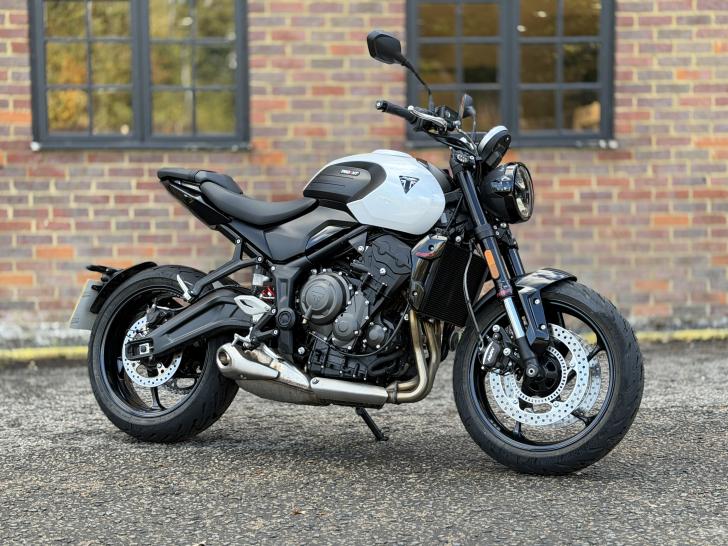 TRIUMPH TRIDENT 660