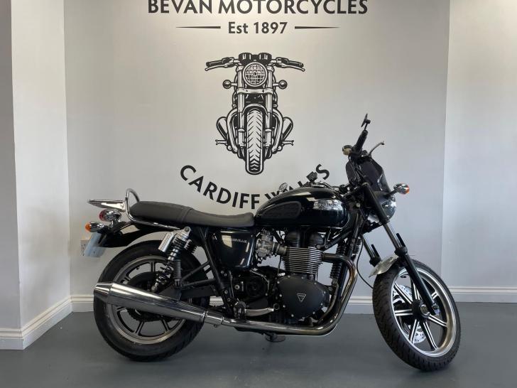 TRIUMPH BONNEVILLE