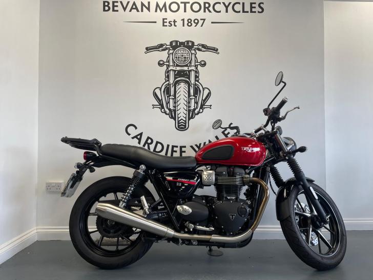 TRIUMPH STREET TWIN