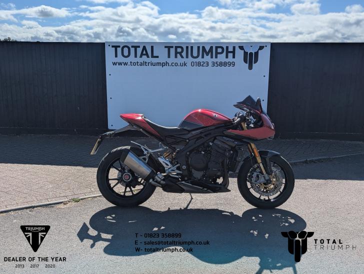 TRIUMPH SPEED TRIPLE 1200 RR