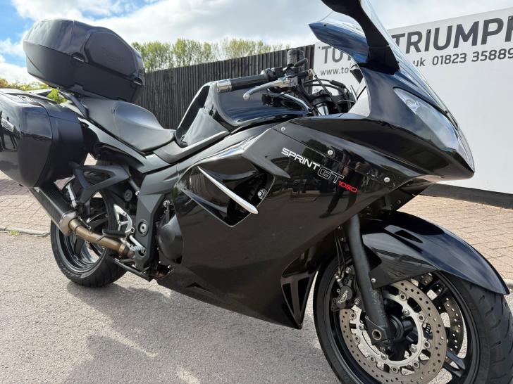 TRIUMPH SPRINT GT 1050