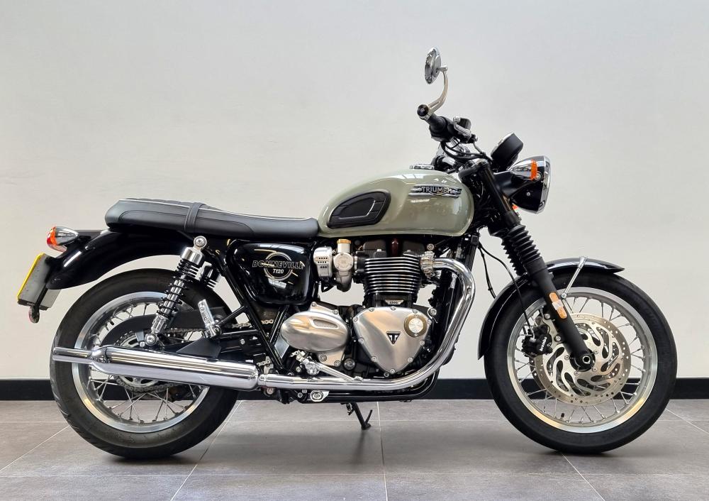 Main photo of this Ex Demo Triumph BONNEVILLE that's available to buy at Blade Triumph Stratford, located in  Stratford Upon Avon  