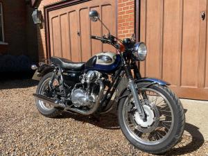 Watch video of Kawasaki W W650 in Westerham