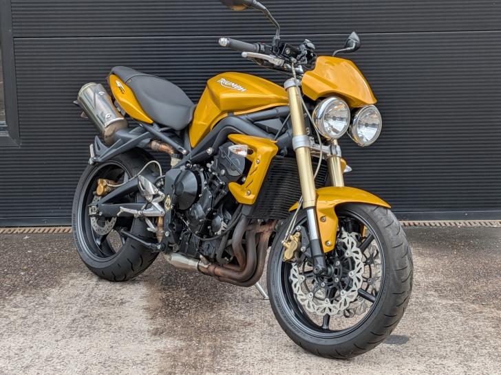 Here's a photo of the TRIUMPH STREET TRIPLE 675, currently available for sale