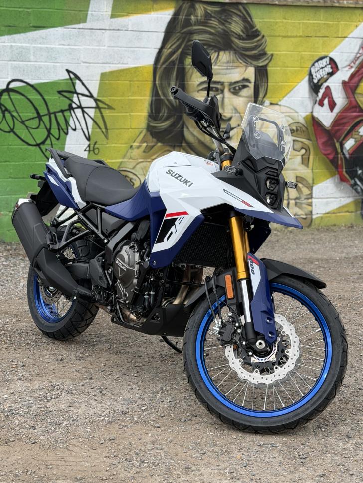 Here's a photo of the SUZUKI V-STROM 800DE, currently available for sale