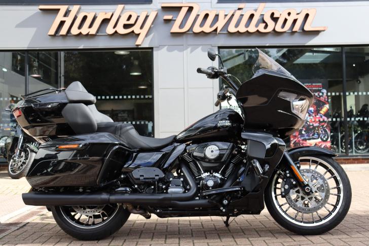 Here's a photo of the HARLEY-DAVIDSON FLTRK ROAD GLIDE LIMITED, currently available for sale