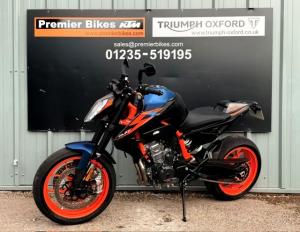 Watch video of KTM 890 DUKE R 890 DUKE R in Abingdon
