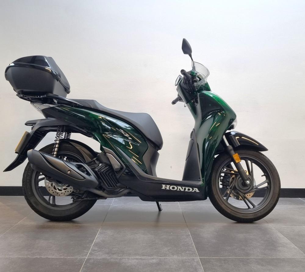 Main photo of this Used Honda SH125I that's available to buy at Blade Honda Stratford Upon Avon, located in Stratford Upon Avon