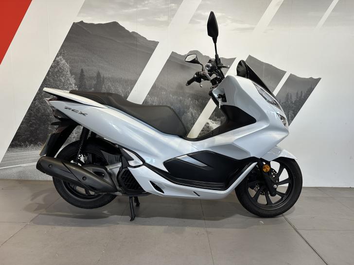 Here's a photo of the HONDA PCX 125, currently available for sale