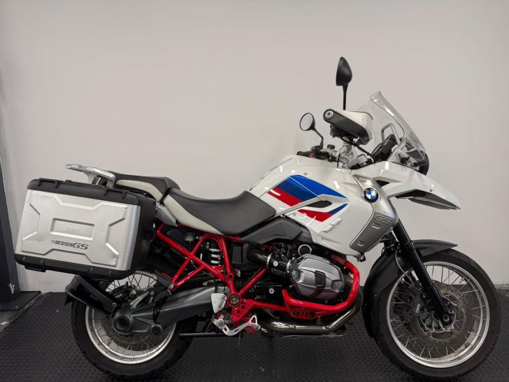 Here's a photo of the BMW R1200 GS RALLYE, currently available for sale