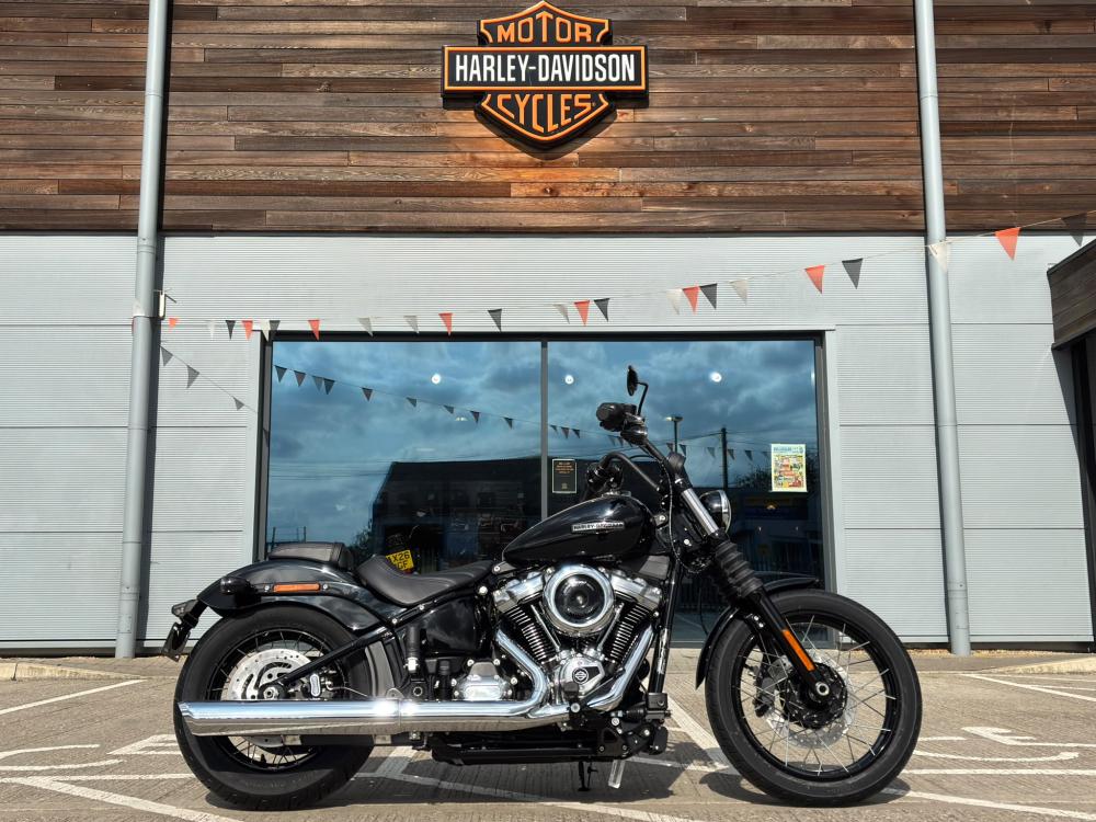 Main photo of this New Harley-Davidson SOFTAIL FXBB STREET BOB that's available to buy at Lind Newmarket H-D, located in Newmarket