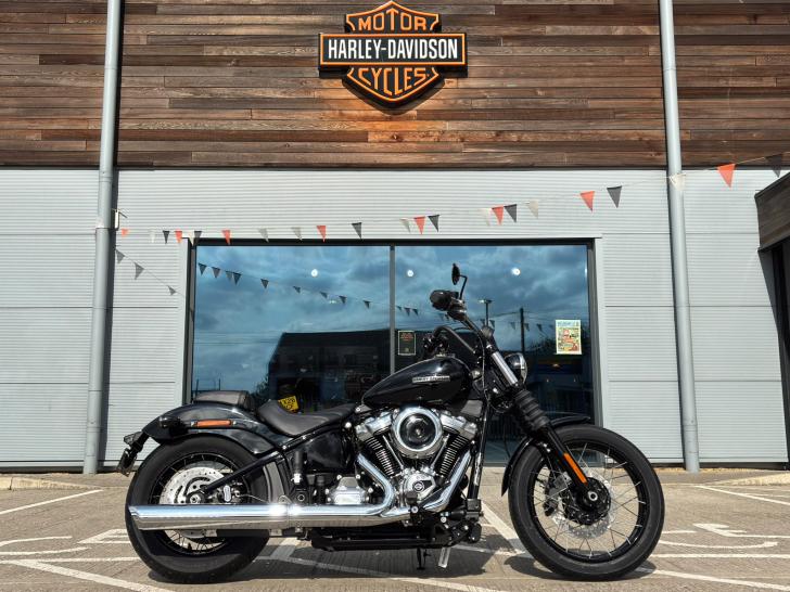 Here's a photo of the HARLEY-DAVIDSON SOFTAIL FXBB STREET BOB, currently available for sale