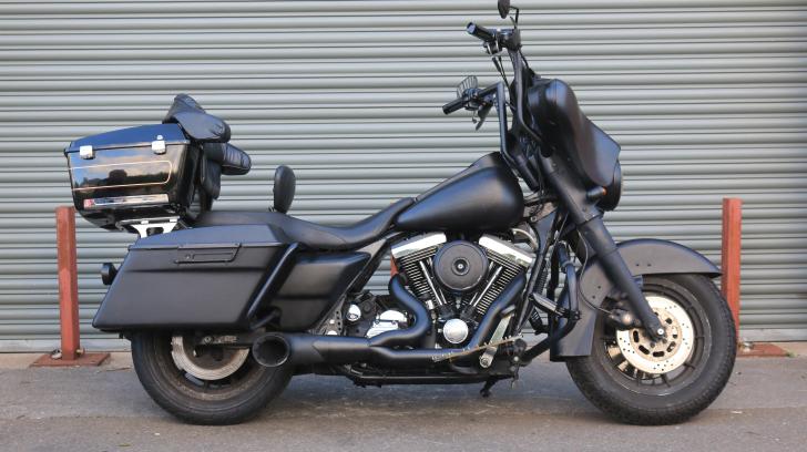 Here's a photo of the HARLEY-DAVIDSON TOURING FLHTC ELECTRA GLIDE CLASSIC, currently available for sale