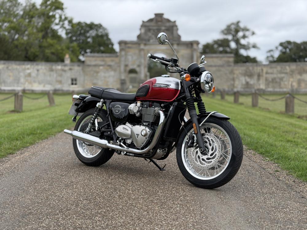 Main photo of this Ex Demo Triumph BONNEVILLE that's available to buy at Pure Triumph Woburn, located in Woburn
