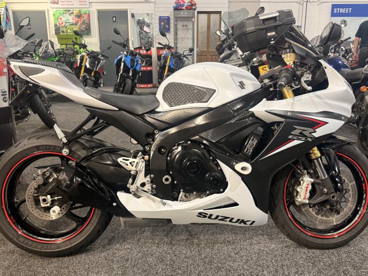 Here's a photo of the SUZUKI GSX-R750, currently available for sale
