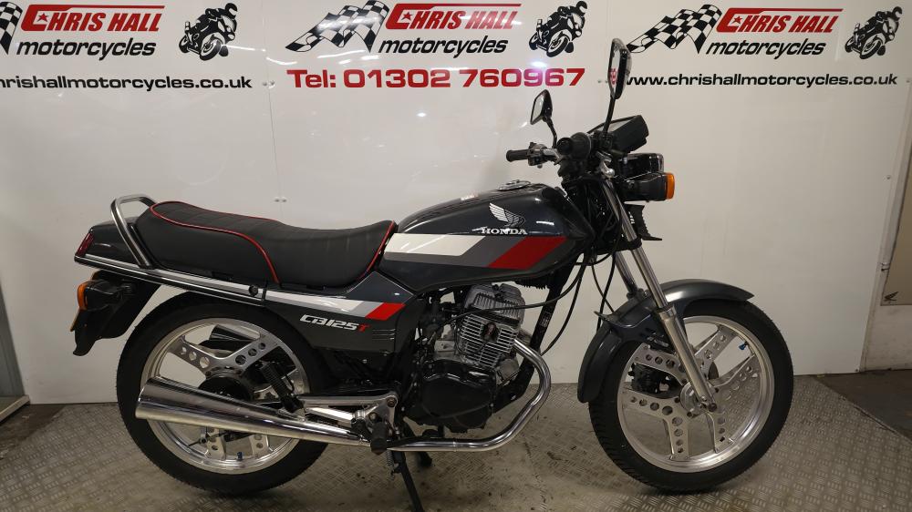 Main photo of this Classic Honda CB that's available to buy at Chris Hall Motorcycles, located in Doncaster