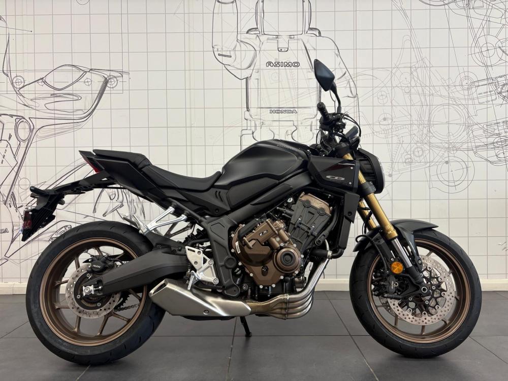 Main photo of this New Honda CB650R E-CLUTCH that's available to buy at Blade Honda Abingdon, located in Abingdon