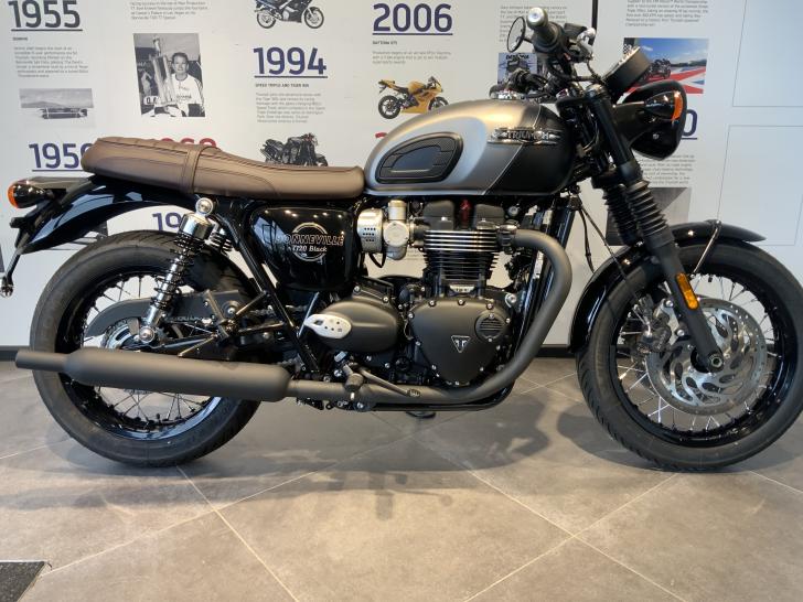 Here's a photo of the TRIUMPH BONNEVILLE T120 BLACK, currently available for sale