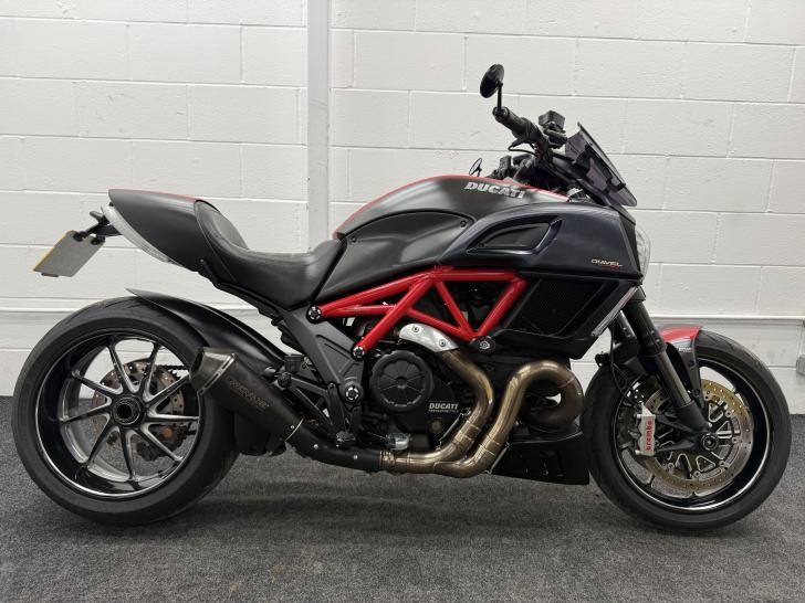 Used Ducati DIAVEL CARBON
