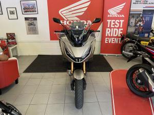 Watch video of Honda NT1100 DCT ELECTRONIC SUSPENSION NT1100 DCT ELECTRONIC SUSPENSION in Swanley