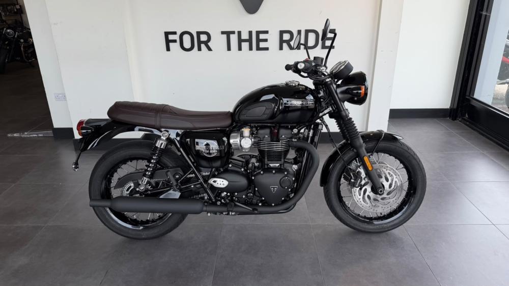 Main photo of this New Triumph BONNEVILLE that's available to buy at Triumph East London, located in Romford
