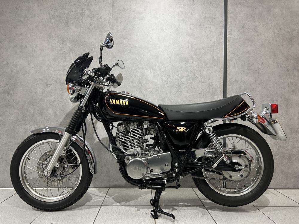 Main photo of this Used Yamaha SR400 that's available to buy at Miles Kingsport, located in Hull