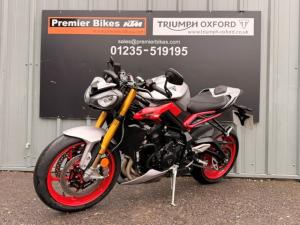 Watch video of Triumph STREET TRIPLE 765 RX STREET TRIPLE 765 RX in Abingdon