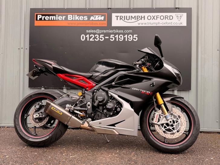 TRIUMPH DAYTONA 675 R