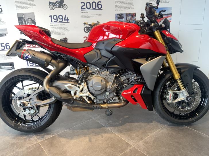 Ducati STREETFIGHTER V2 S