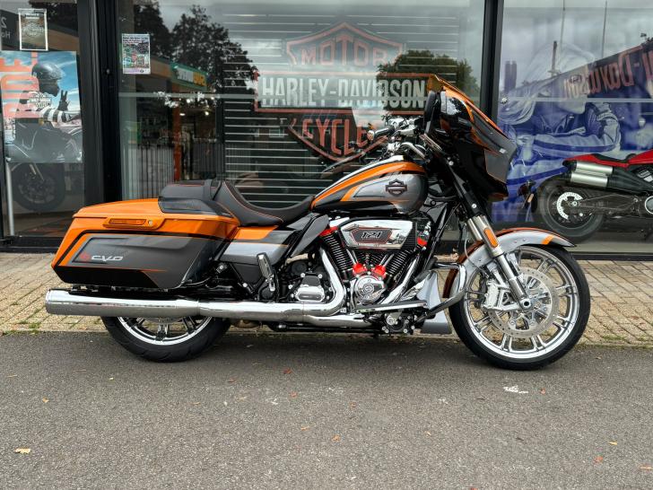 Harley-Davidson CVO STREET GLIDE ST