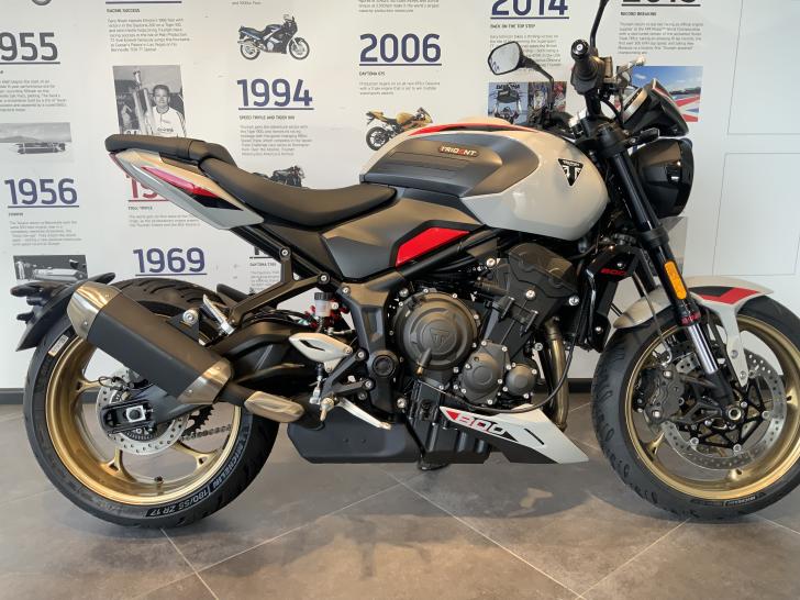 Triumph TRIDENT 800