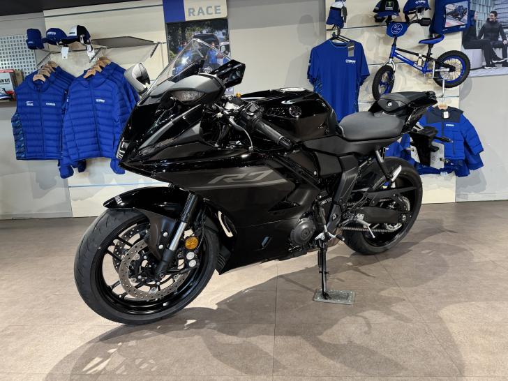 Yamaha R7