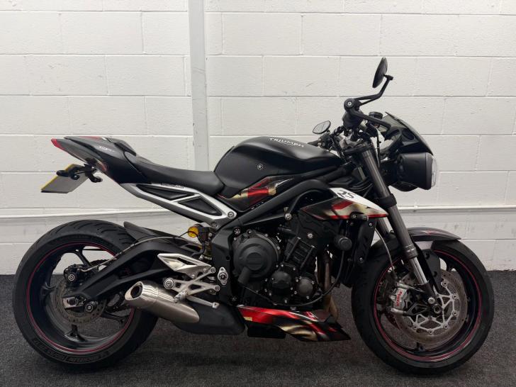 Triumph STREET TRIPLE RS