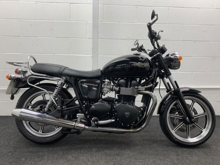 Triumph BONNEVILLE