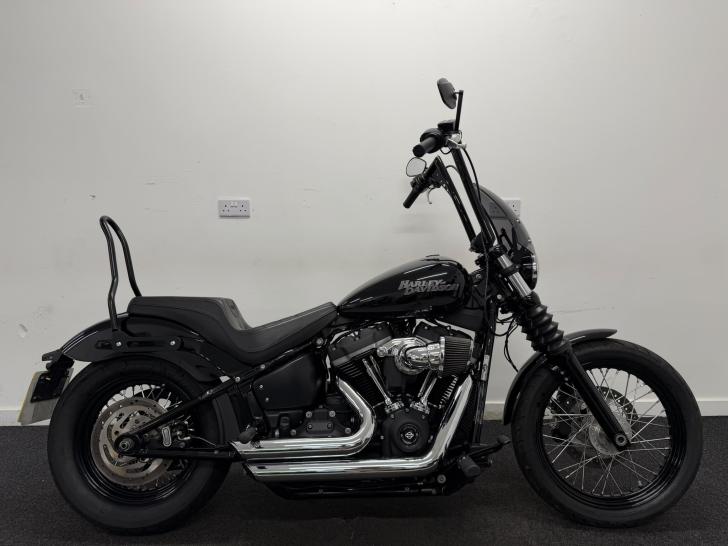 HARLEY-DAVIDSON SOFTAIL FXBB STREET BOB