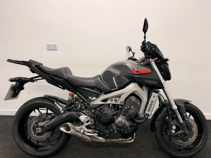 YAMAHA MT-09