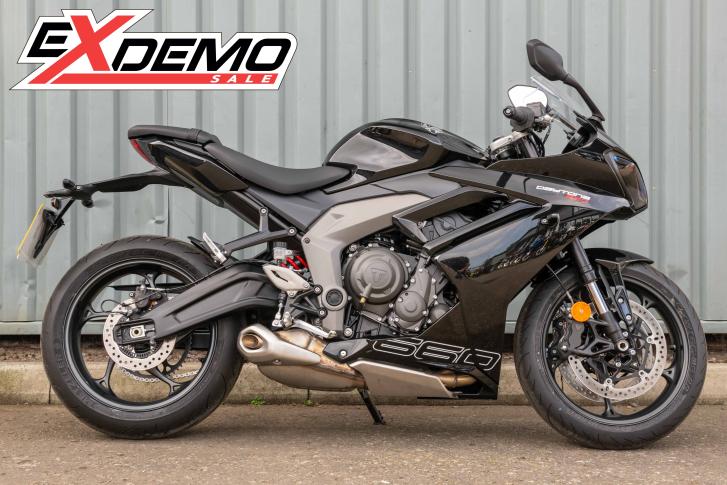 TRIUMPH DAYTONA 660