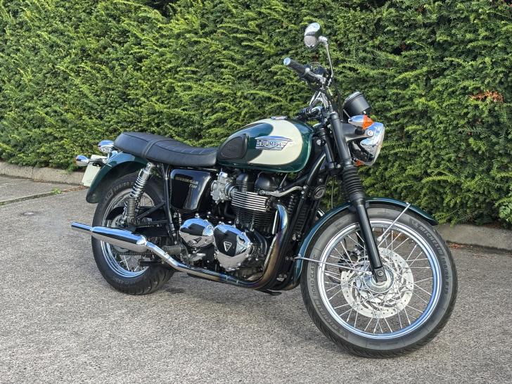 TRIUMPH BONNEVILLE T100