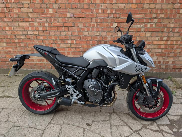 SUZUKI GSX-8S