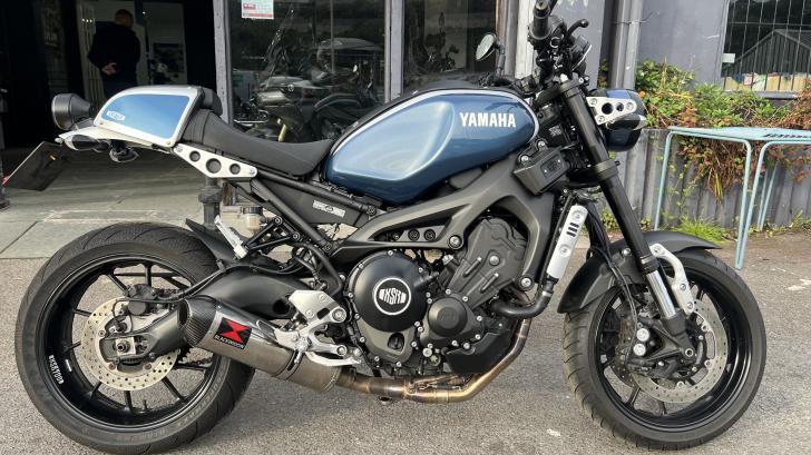 YAMAHA XSR900