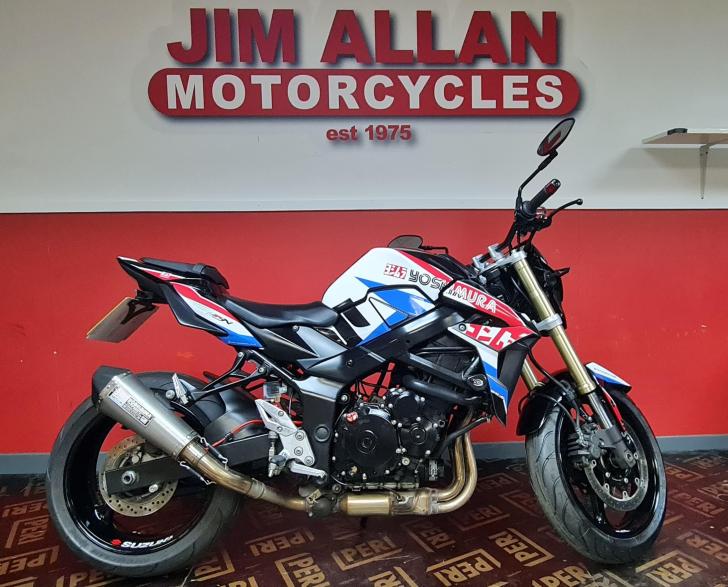 SUZUKI GSR750