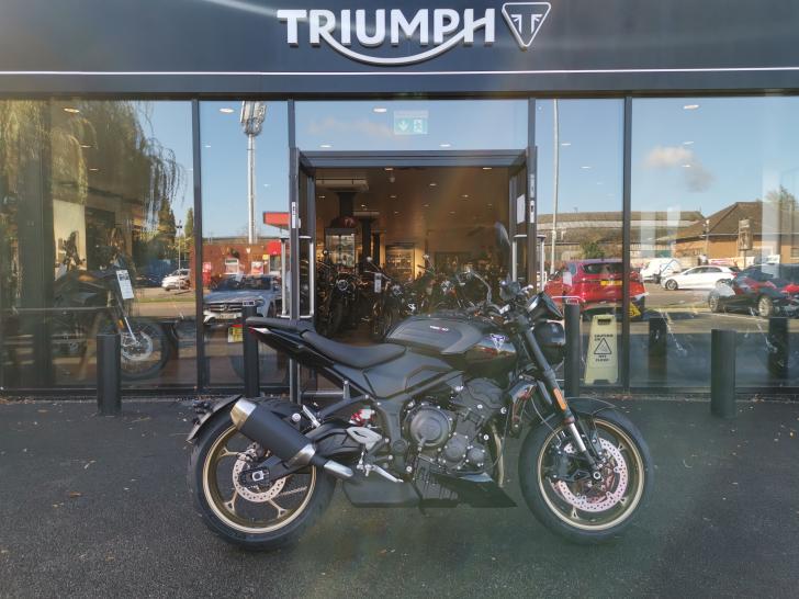 TRIUMPH TRIDENT 800