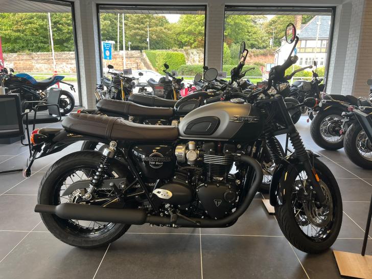 TRIUMPH BONNEVILLE T120 BLACK