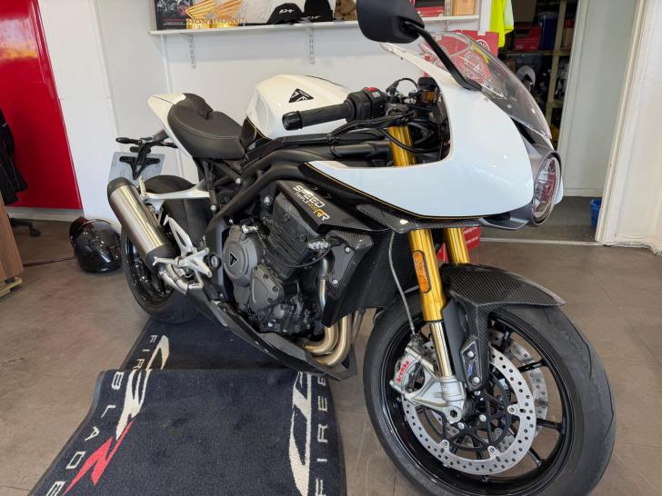 TRIUMPH SPEED TRIPLE 1200 RR
