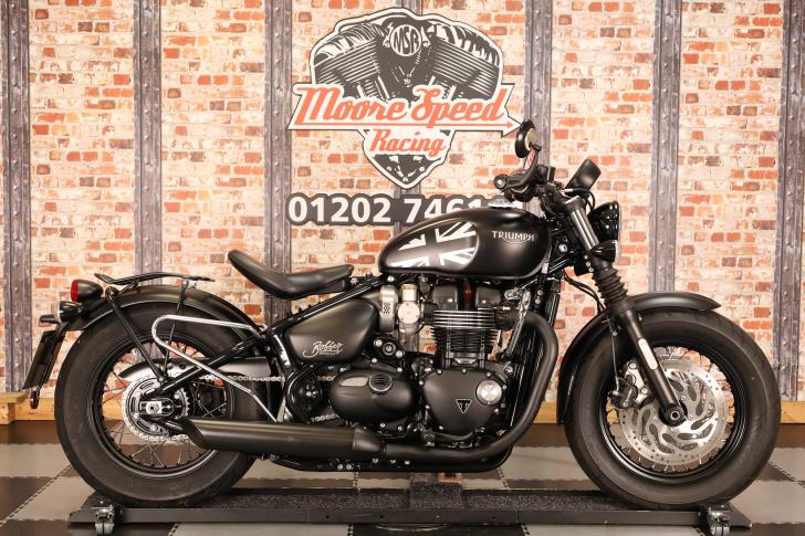 Triumph BOBBER BLACK