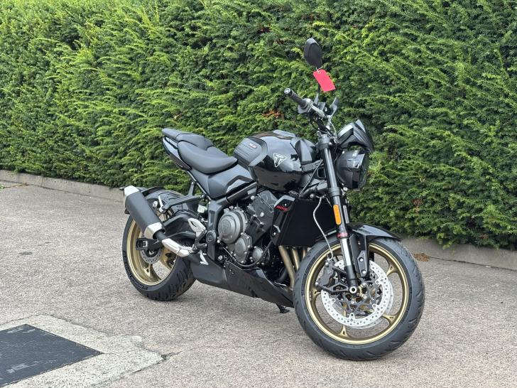 TRIUMPH TRIDENT 800