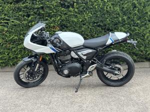 Used Triumph THRUXTON 400 THRUXTON 400 for sale in Stoke On Trent | Image 3